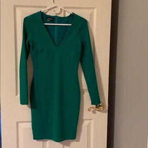 Bebe green v neck dress s/p